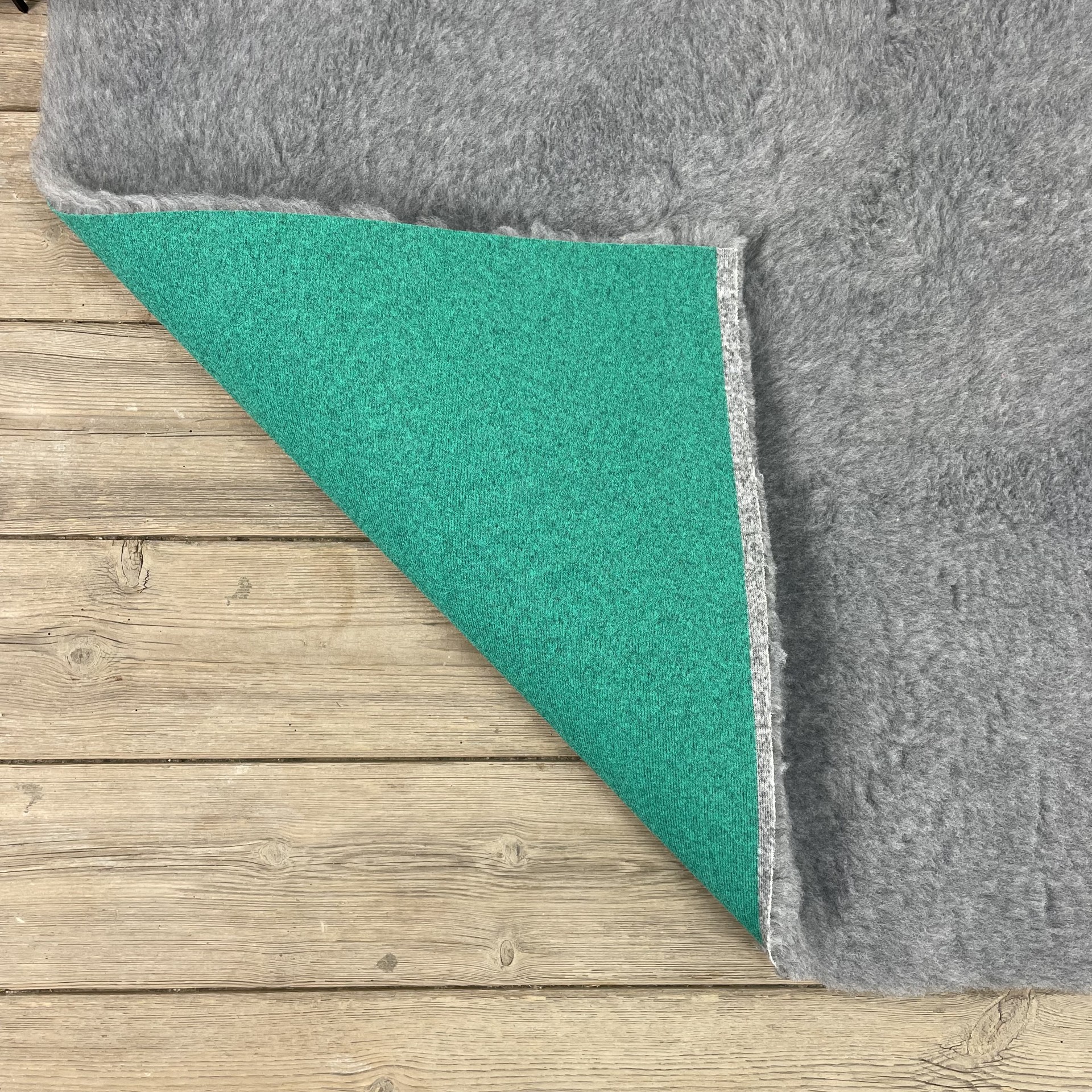 Grey Traditional vet bedding,vet bed cut in squares or rolls Dog ...